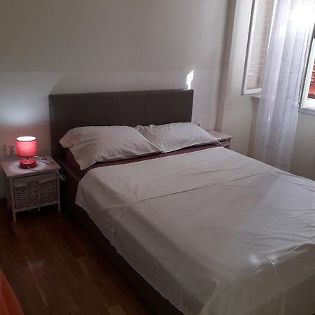Апартаменты Studio On Main Pedestrian Street Пула Экстерьер фото